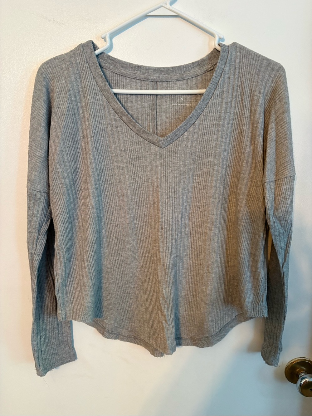Size small Aeropostale Ribbed V-Neck Long Sleeve Top